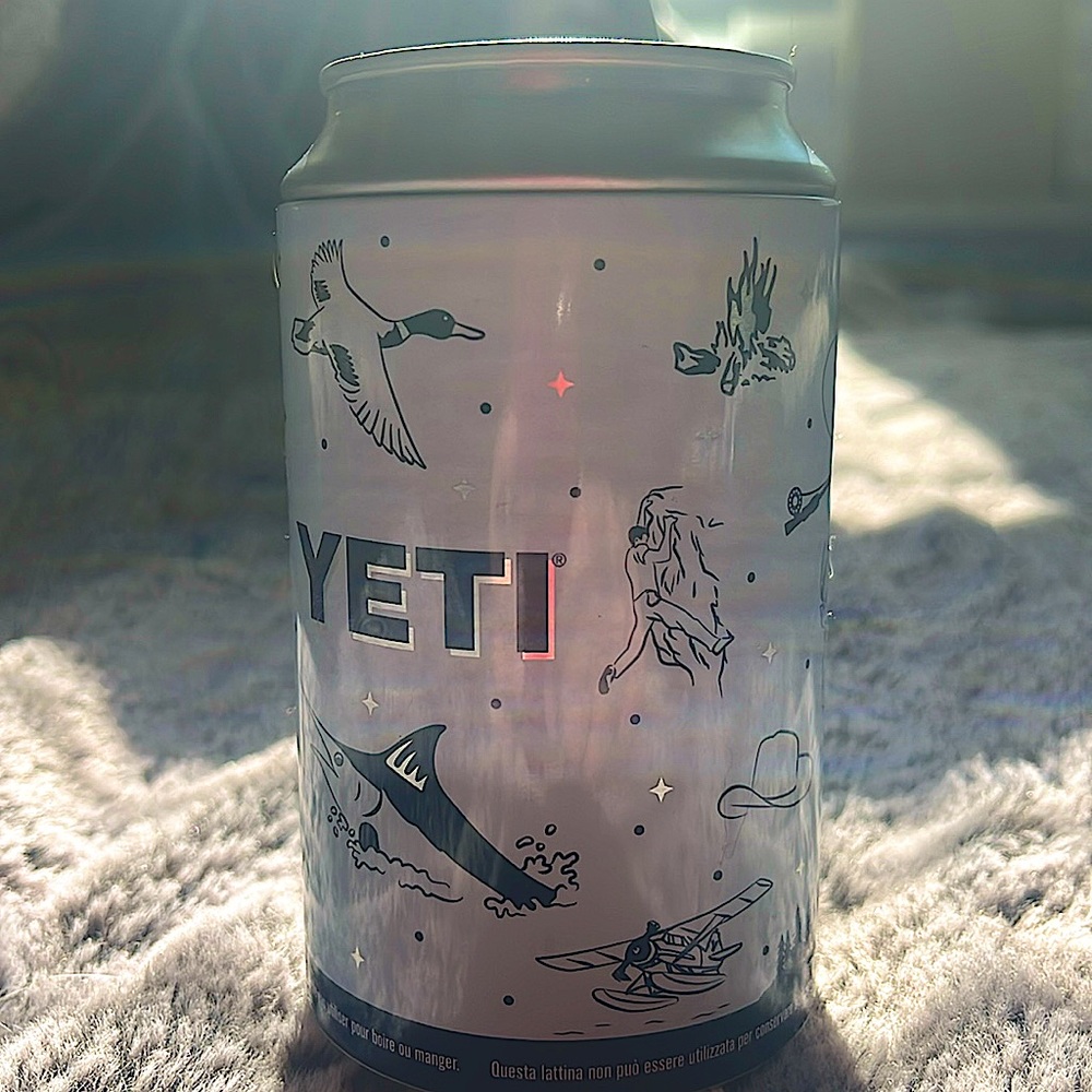 Openable yeti can